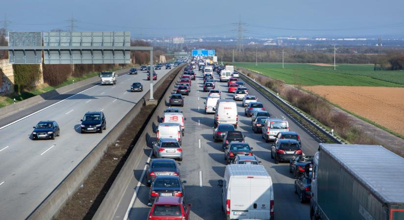 Fontos változás élesedik a magyar autópályákon: erről minden autósnak tudnia kell