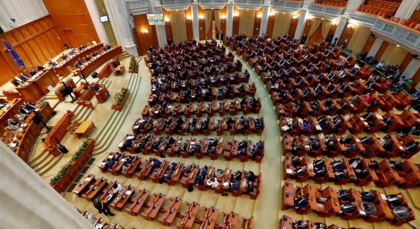 A román parlament ideiglenesen befagyasztotta a villamosenergia és a gáz árát