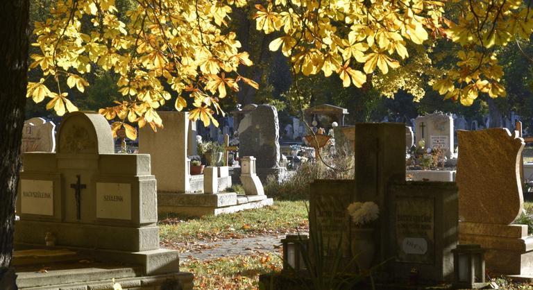 Így tartanak nyitva a fővárosi temetők csütörtöktől