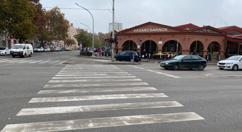 Mutatjuk a zöldségek és a gyümölcsök aktuális árát a szolnoki piacon