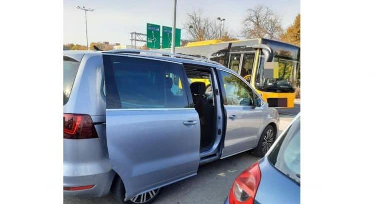 Győri iskolaőrök segítettek a figyelmetlen autósnak