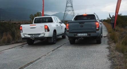 Pickupok csatája: vajon a Toyota Hilux vagy a Nissan Navara gyorsul jobban?