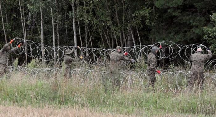 Fegyverhasználattal fenyegették meg a fehéroroszok a lengyel katonákat
