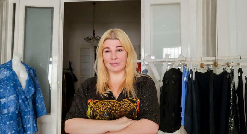 „Jó, hogy végre megértünk arra, hogy 44-es, 46-os nők is szerepelhetnek kifutón” – Interjú Szegedi Kata divattervezővel