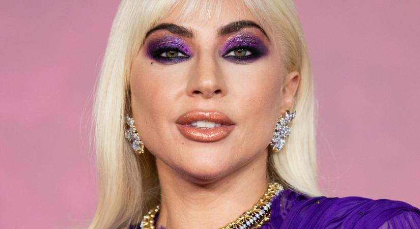 Lady Gaga áttetsző, lila estélyi ruháján ámulunk: új filmje premierjén magára vonzotta mindenki tekintetét
