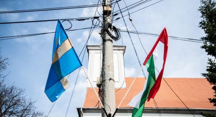 Jogerősen pénzbüntetésre ítélték Székelyudvarhely polgármesterét, mert kitűzte a magyar zászlót