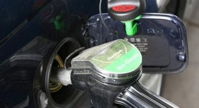 Befagyasztott üzemanyag-árak: egyeztetne a szakma a kormánnyal