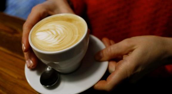 A tea és a kávé csökkentheti a stroke és a demencia kockázatát