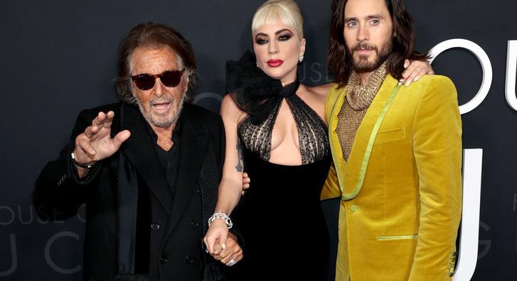 Lady Gaga zseniálisan reagált a fotósoknak, akik arra kérték Al Pacinót, hogy vegye le a napszemüvegét