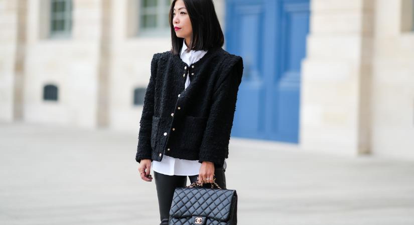 Coco Chanel imádta, és az aktuális téli divatból sem hiányozhat: őrület, hányféleképpen viselhető a nőies tweedanyag