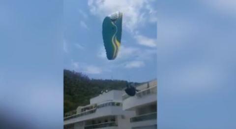 Villanyvezetéknek ütközött egy siklóernyős Brazíliában – videó