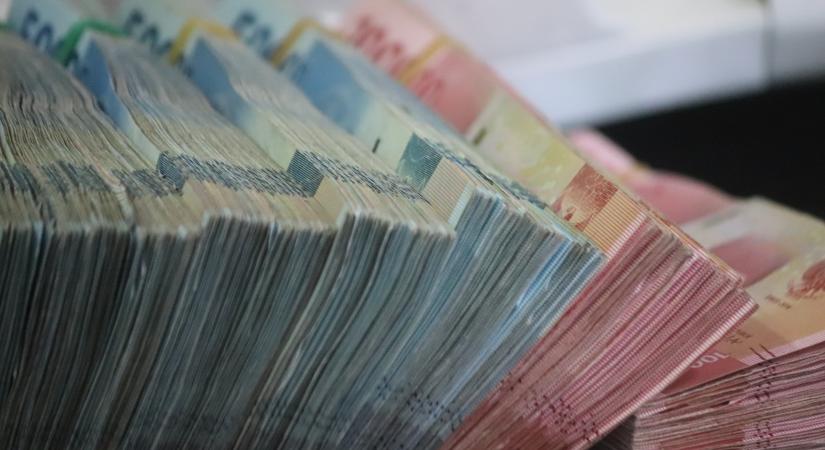 Mélypont: Betérdelt a forint árfolyama hétfőn