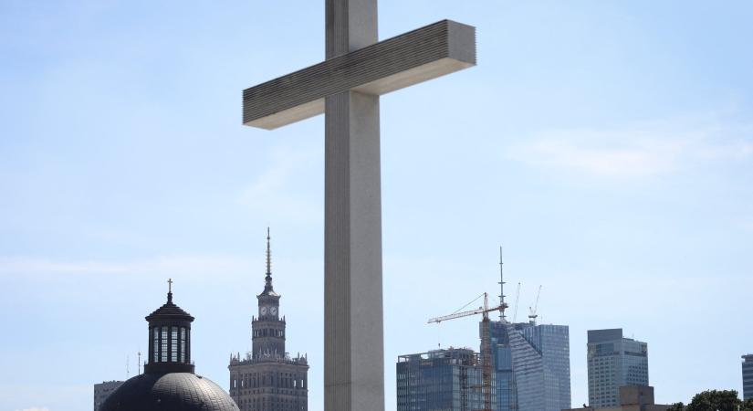 A lengyel állami statisztikai hivatal szerint egyre kevesebb a vallásos fiatal