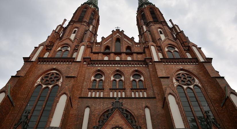Gyorsan csökken a vallásgyakorló lengyelek aránya
