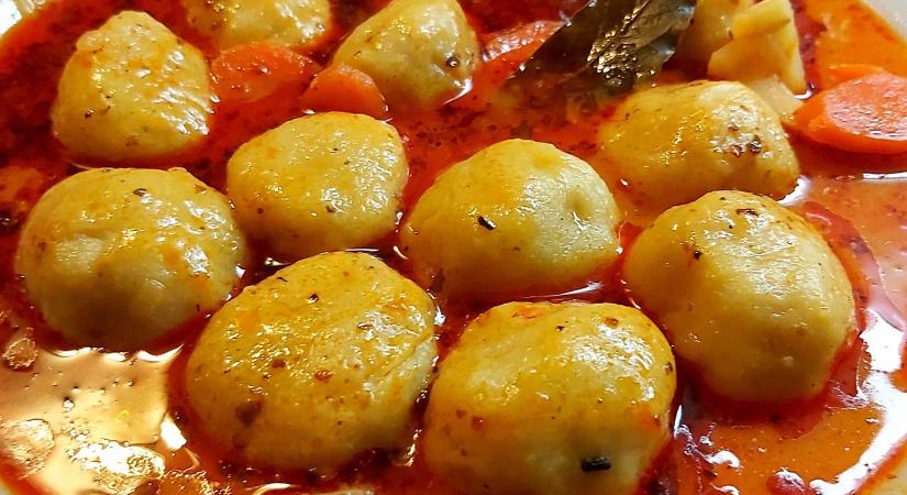 Krumpligombóc leves még finomabb ha a krumpli fözőlevét használjuk fel