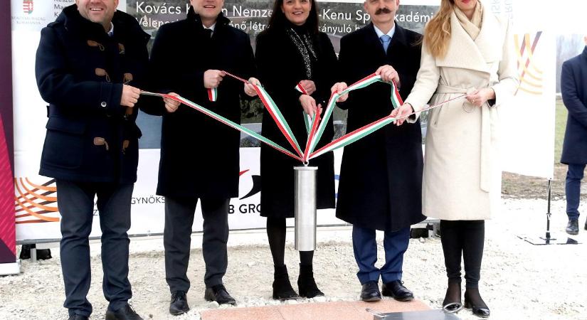 Kajak-kenu: letették a Kovács Katalin nevét viselő akadémia alapkövét