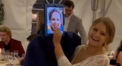 Lebetegedett a vőlegény az esküvőn, egy bábúval pótolta a menyasszony - videó