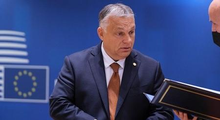 Orbán Viktor a magyar egészségügyi kapacitást méltatta a nyugati ellenében