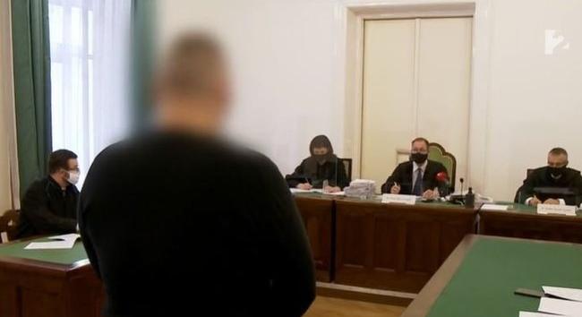 Gyomorforgató részletek: Szexre kényszerítette a diákokat a budapesti tanár