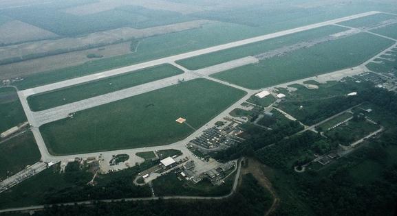 Vajon ki veheti meg a taszári repülőteret?