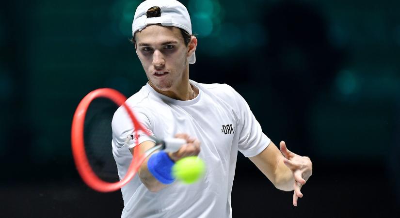 A magyar tenisztehetség hatalmas küzdelemben győzött a Davis-kupában