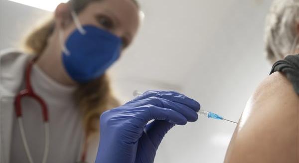 Kásler: Már több mint 60 ezren kérték az első vakcinát az oltási akcióhéten