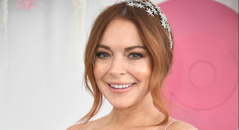 Lindsay Lohan kezét egy méretes gyémánttal kérte meg a pasija