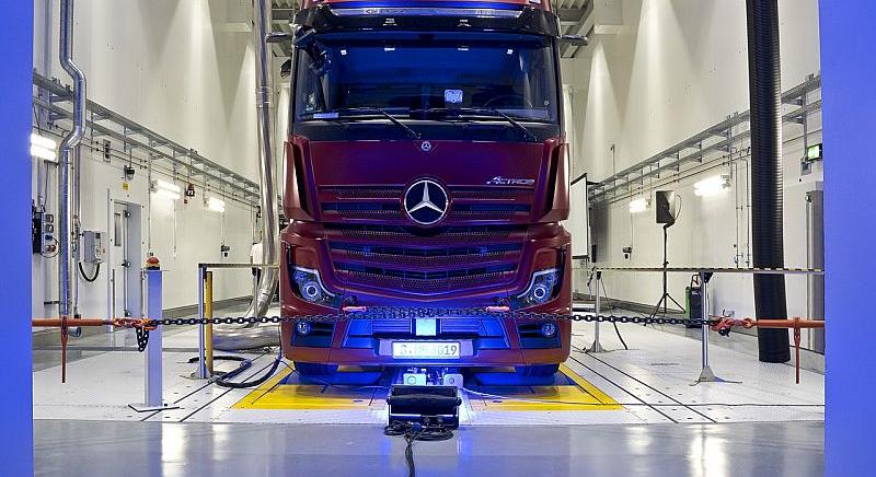Milliárdokba fáj a chiphiány a Daimler Trucknak