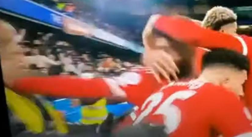 Megütött egy biztonsági őrt a Manchester United portugál sztárja - videó
