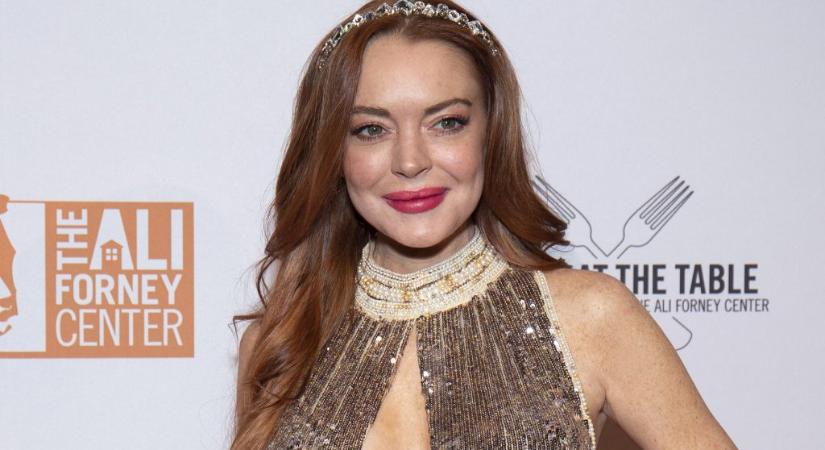 Lindsay Lohant hatalmas gyűrűvel jegyezték el