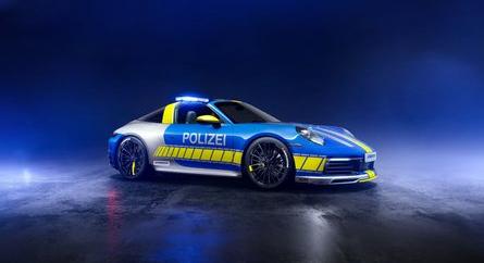 Mintha a jövőből érkezett volna a Porsche rendőrautó