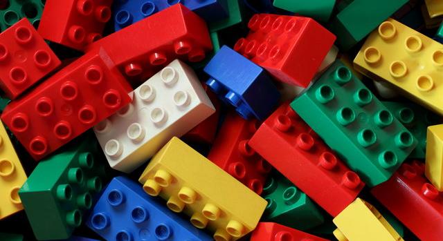 Átütötték a falat a német betörők, hogy több tucat Lego szettet lopjanak el egy játékboltból