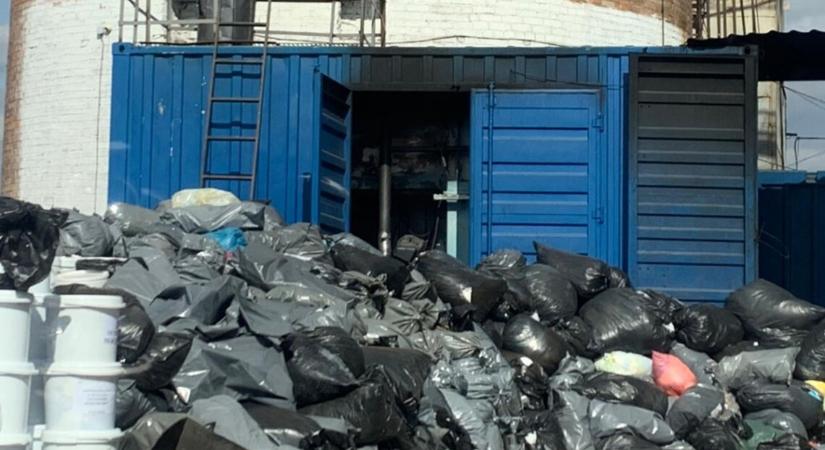 Covid-kórházak hulladékaival szennyezték a földet Ukrajna három megyéjében