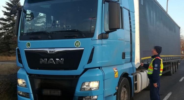 Újabb óriási bírság – rendszeresen nem fizetett útdíjat a román kamionos, az M3-ason kapcsolták le