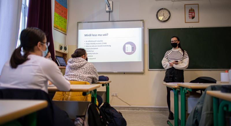 A fiatalok pénzügyi tudatosságát fejlesztették a Debreceni Egyetem hallgatói