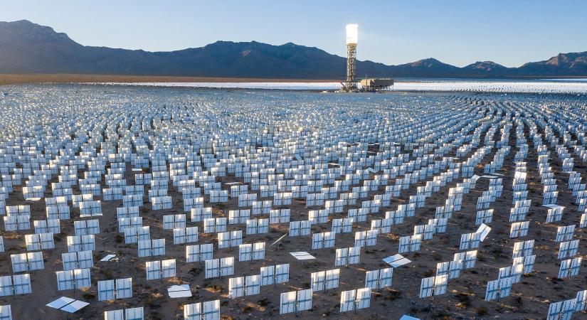 Képeinken a világ legnagyobb tükrös naperőműve