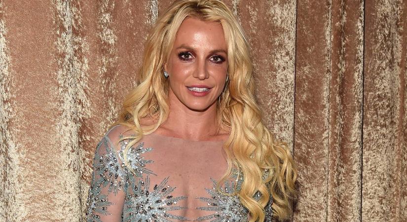 Falatnyi fehérnemű, fedetlen keblek: Ez a 6 legmerészebb fotó Britney Spearsről