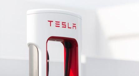 Újabb milliárd dolláros Tesla-részvénycsomagon adott túl Elon Musk