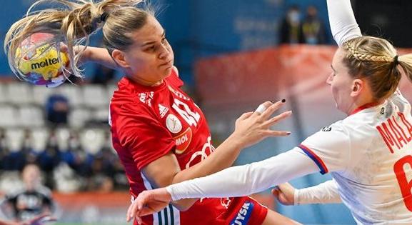 A csehek legyőzésével középdöntős a magyar válogatott a női kézilabda vb-n