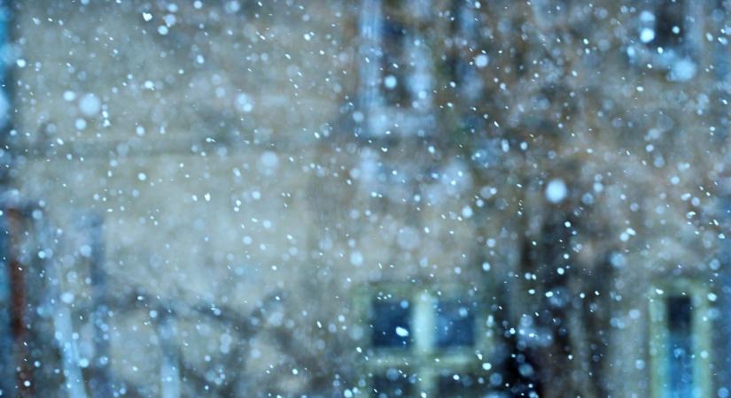 Eső és hó "gyújtja meg" a második adventi gyertyát - videó