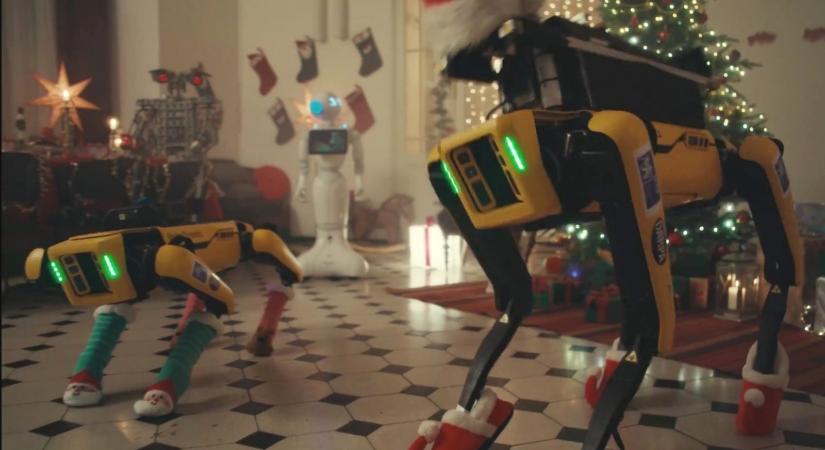 A gépek ünnepén a robotkutya a robotpókkal táncol