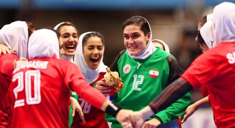 Elsírta magát az iráni kapus, miután a meccs emberének választották
