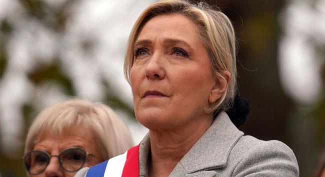 Marine Le Pen szerint az Európai Unió bujtogatja Ukrajnát