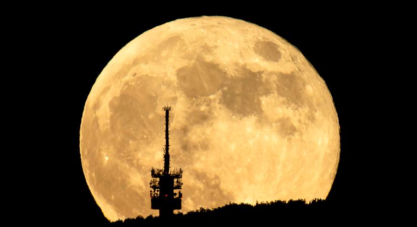 Egyelőre senki nem tudja, mit is talált a kínai holdjáró, de nagy az izgalom