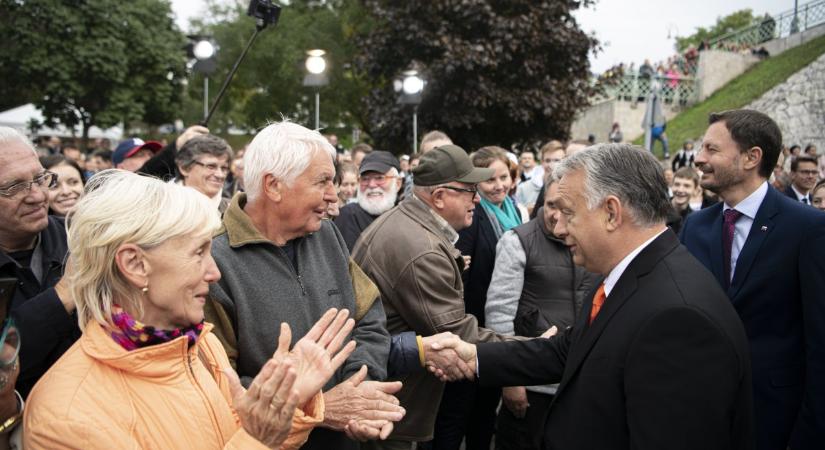 Bajban a Fidesz? Orbán bejelentette, hogy 3 helyett 5 százalékos lesz a nyugdíjemelés