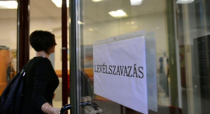 A Fidesz számít a halottak szavazataira is a határon túlról – riasztást adott ki a DK