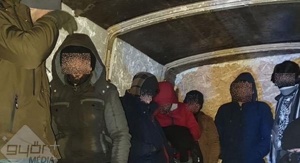 Román embercsempészeket fogtak Győrszentivánnál