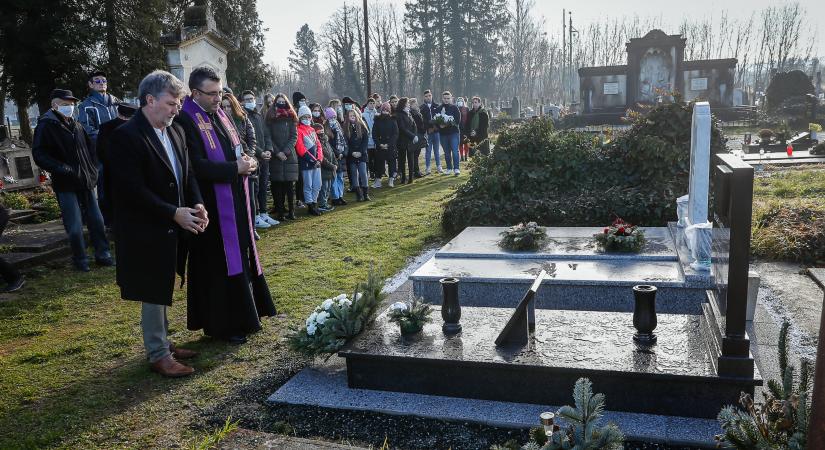 Az új síremléket a város állította – Hatvanöt éve hunyt el a szentgotthárdi gimnázium igazgatója