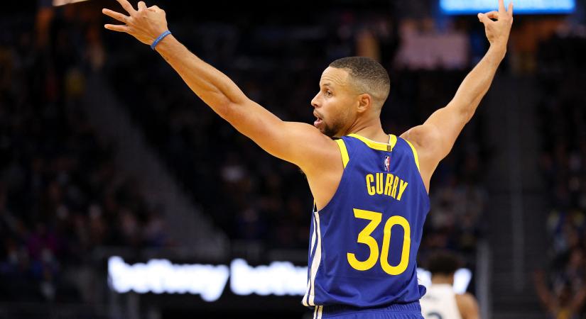 Curry már csak egy hajszálnyira van attól, hogy minden idők legjobb tripladobója legyen az NBA-ben