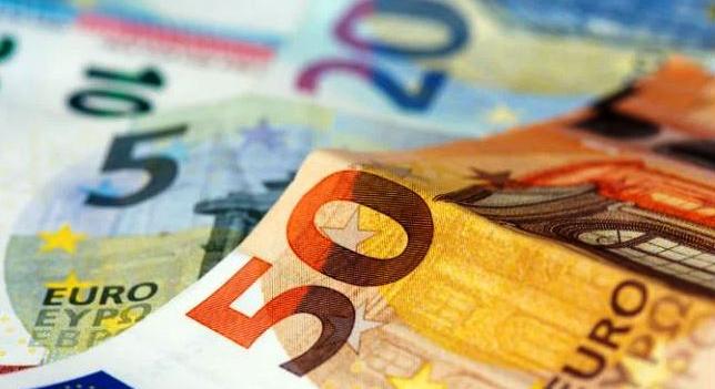 Jönnek az új eurós bankjegyek. Az ECB tervezésükbe a polgárokat is bevonná